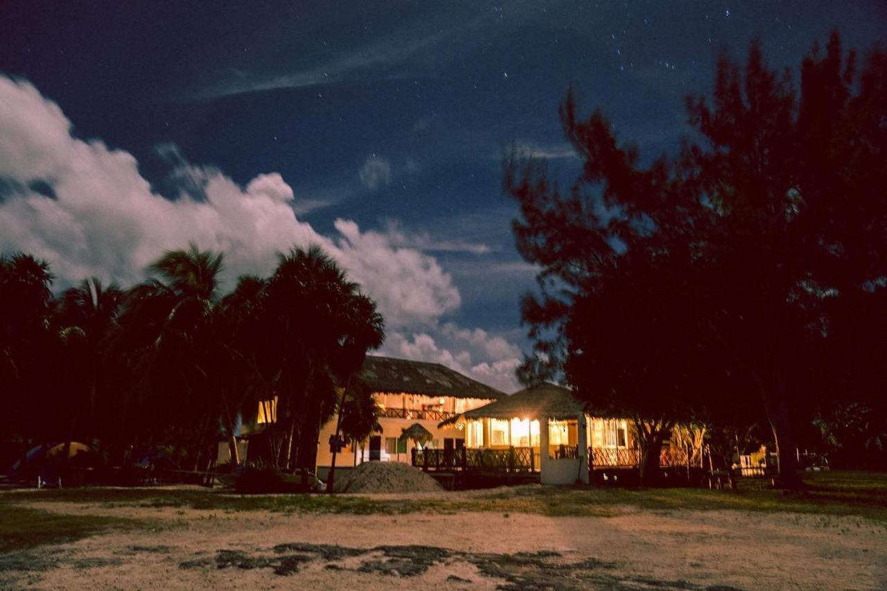 Ikarus Costa Mujeres Eco Lodge Sunset View Cancún Buitenkant foto